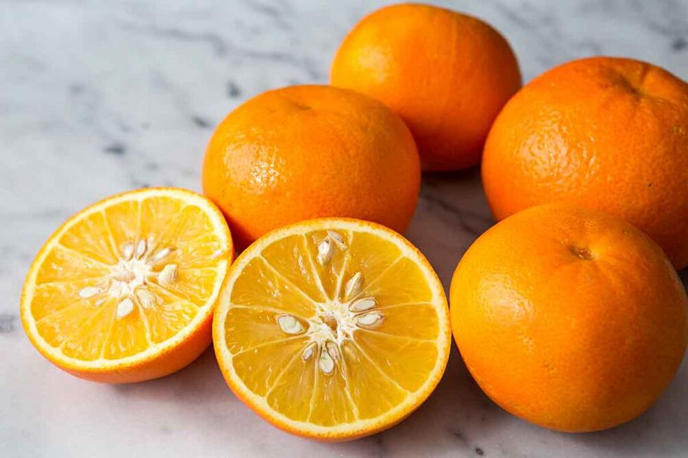 化学饮食菜单包括燃烧脂肪的柑橘类水果。